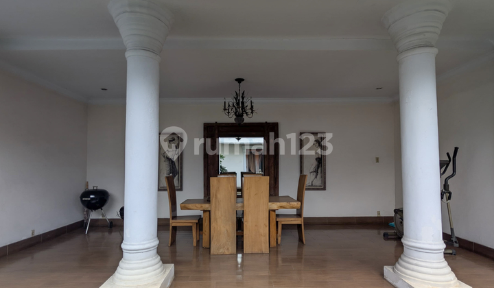 Rumah Klasik 1 Lt. Lahan Luas di Komersial Area Veteran - Bintaro 2