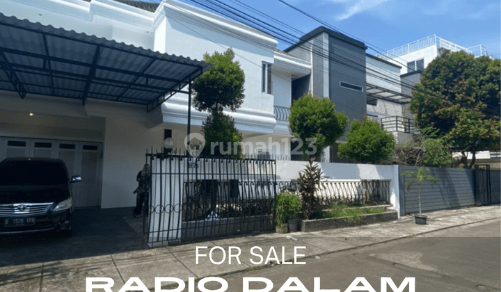 Rumah modern classic 2 rumah dalam 1 sertifikat di kebayoran baru