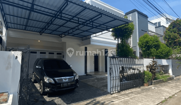 Rumah modern classic 2 rumah dalam 1 sertifikat di kebayoran baru