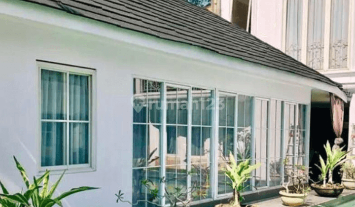 Rumah mewah modern klasik di kebayoran baru jaksel