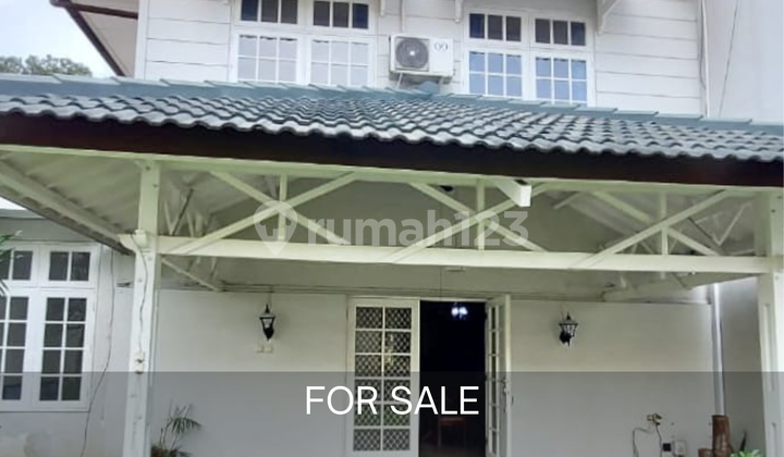 Well-maintained affordable house in Kebayoran Baru, South Jakarta