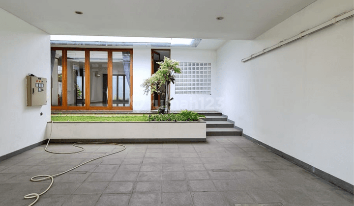 Rumah siap huni di menteng jakpus 2