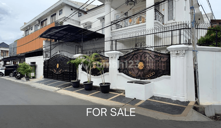 Rumah modern classic di tebet jaksel 1