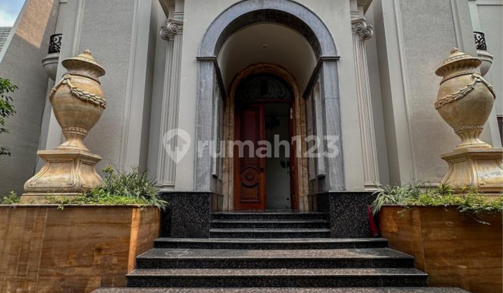 Rumah modern classic siap huni di menteng jakpus 2