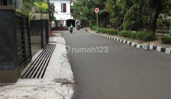 Rumah siap huni lokasi pinggir jalan komplek di kebayoran baru 2