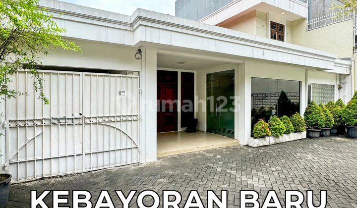 Rumah Terawat 1,5 Lantai Cocok Untuk Kantor di Kebayoran Baru