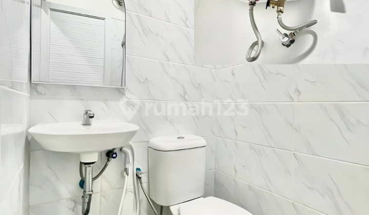 Exclusive Kost Super Strategic Location in Front of MRT Tamansari Station 2