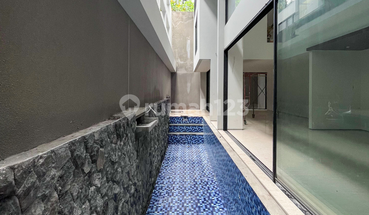 Townhouse Baru 3 Lantai Dalam Komplek Premium di Simprug Golf 2