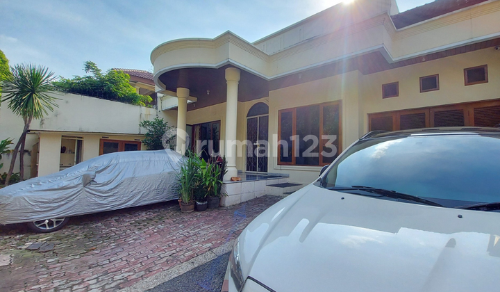 2-Story House with Strategic Location Facing South in Senopati Area 2