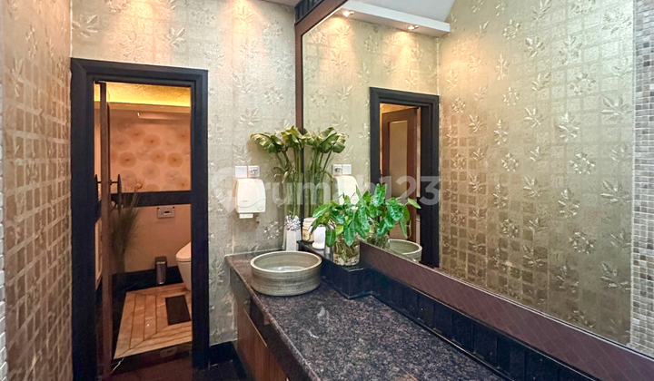 Rumah Mewah Tropical Garden Hadap Timur Laut di Pondok Indah 2