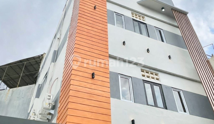 Exclusive Boarding House with 21 Bedrooms, Super Strategic Location in Tomang 2