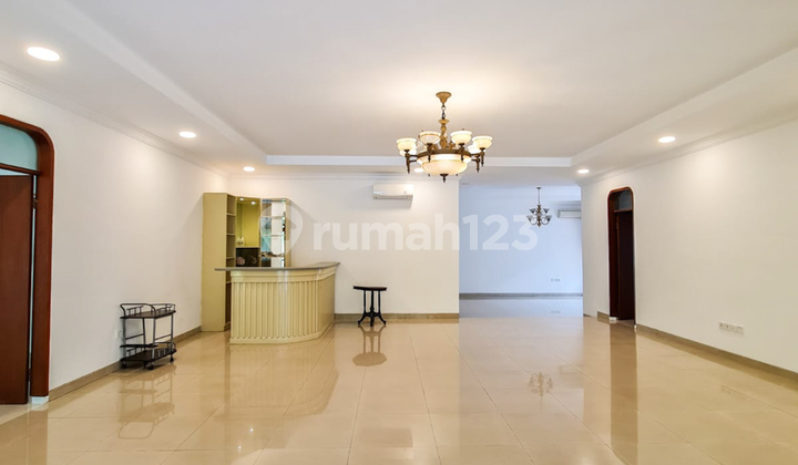 Fast Sale Rumah 1 Lt. Model Klasik Halaman Luas di Permata Hijau 2