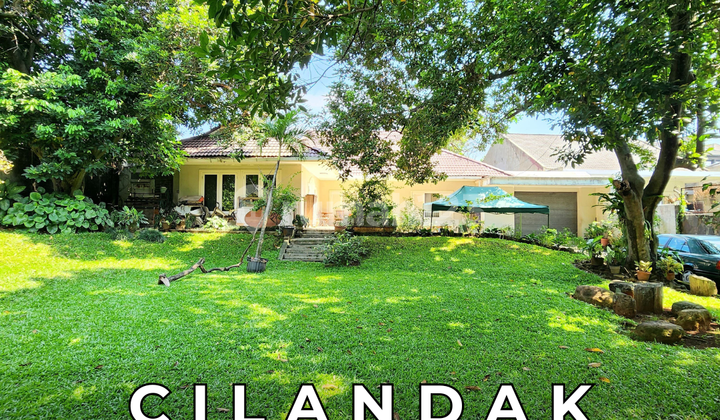 Large Land Calculation House in a Complex Near MRT in Cilandak