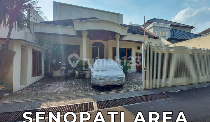 Rumah 2 Lantai Lokasi Strategis Hadap Selatan di Senopati Area