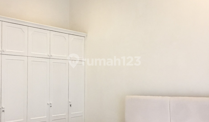 Disewakan Rumah Mewah View Golf di Lokasi Strategis Pondok Indah 2