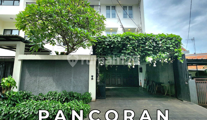 Rumah Modern Klasik Mewah Dalam Komplek Gated di Pancoran Rumah Modern Klasik Mewah Dalam Komplek Gated di Pancoran