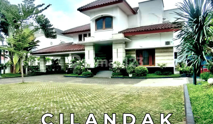 2 Rumah Semi Furnished + Private Pool Hadap Barat di Cilandak