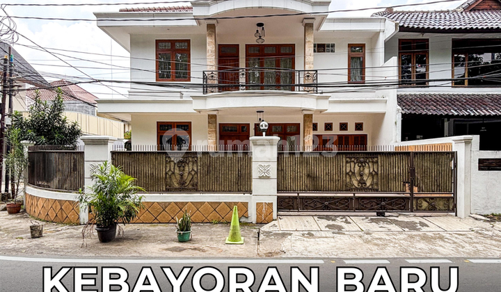 Rumah Terawat 2 Lantai Posisi Hoek Dekat SCBD di Kebayoran Baru