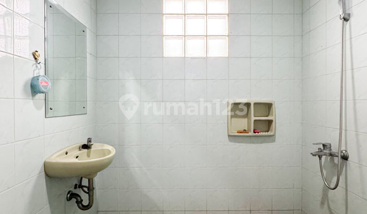 Rumah Lama Hadap Utara Gated di Lokasi Premium Senopati Area 2