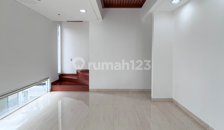 Rumah Bagus Nyaman Dalam Komplek One Gate System di Pondok Indah 2