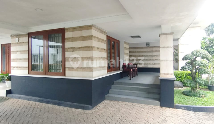 2 Rumah Semi Furnished + Private Pool Hadap Barat di Cilandak 2