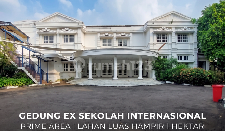 Gedung Lahan Luas Hampir 1 Hektar Lokasi Strategis di Kemang Gedung Lahan Luas Hampir 1 Hektar Lokasi Strategis di Kemang