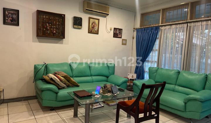 Rumah Lama Terawat Siap Huni
