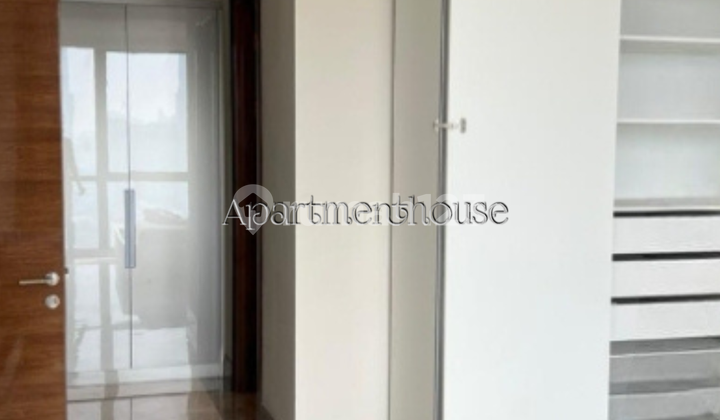 Selling District 8 SCBD Apartment, 70 sqm area, Price 5.5M negotiable 2