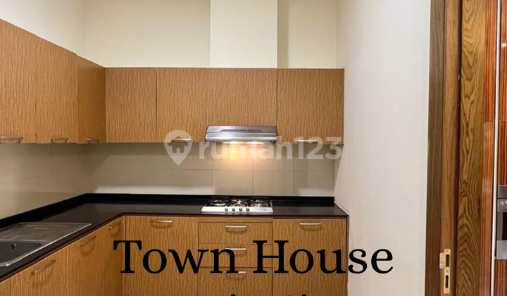 Jual Town House at Botanica Simprug Luas 427sqm,harga 19M Jual Town House at Botanica Simprug Luas 427sqm,harga 19M