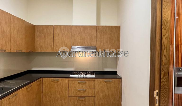 Jual Town House at Botanica Simprug Luas 427sqm,harga 19M  2