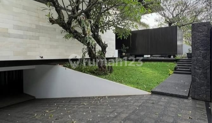 Selling Brand New House in Pondok Indah, Area 1075 Sqm, Price 55M Negotiable