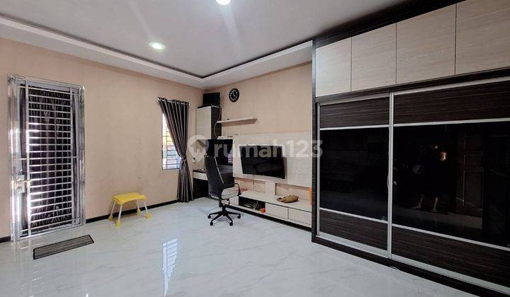 Rumah 2,5 Lantai Hadap Timur Semi Furnish Di Beverly Green 2