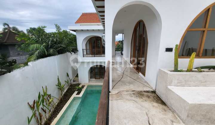 For Rent Tropical Themed Villa Located in Pererenan Canggu
