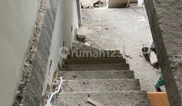 Dijual Rumah Semi Finishing Daerah Blumbungan 9