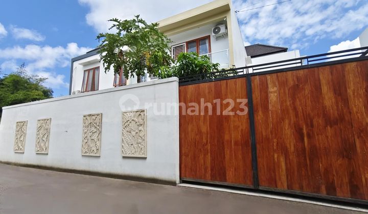 Rumah semi villa luas dan nyaman berlokasi di jimbaran