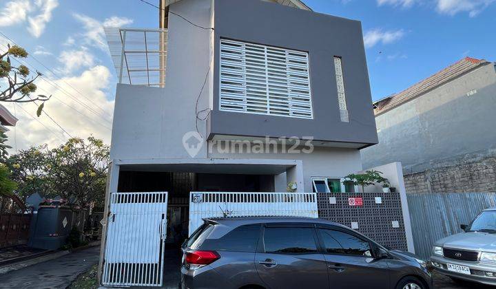 Rumah 2 Lantai Semi Furnished Hook di Sesetan 1