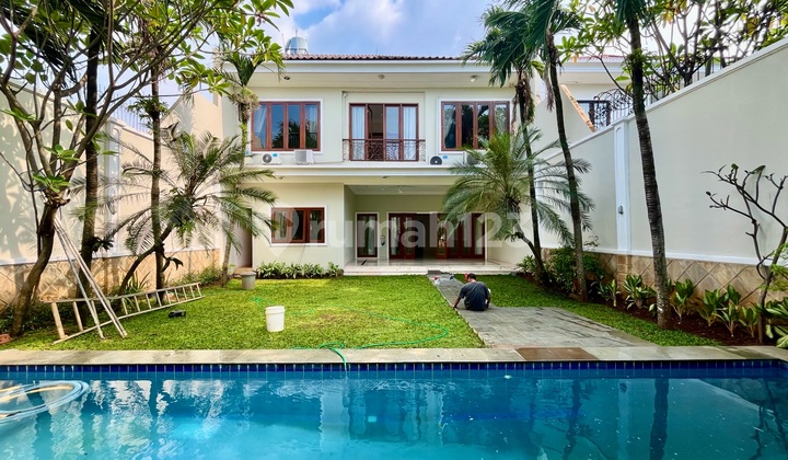 Luxury House in Kemang, Very Quiet Environment, Strategic Location.