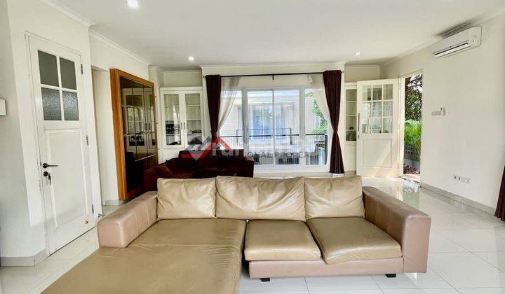 Rumah Dalam Townhouse Dengan Private Pool, Pejaten Jakarta Selatan
