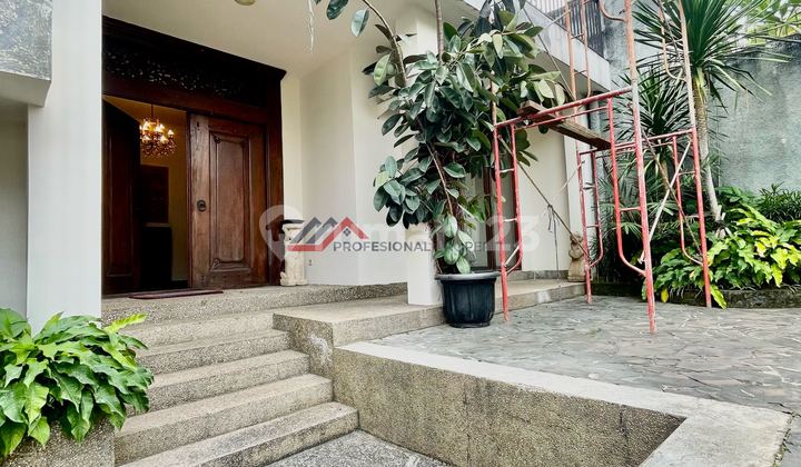 disewakan rumah dengan gaya bali area komplek kemang, Jakarta Selatan