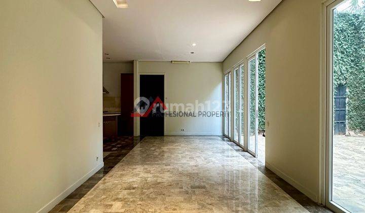 Rumah Dengan Gaya Tropical Dalam Komplek Premium Pondok Indah, Jakarta Selatan 1