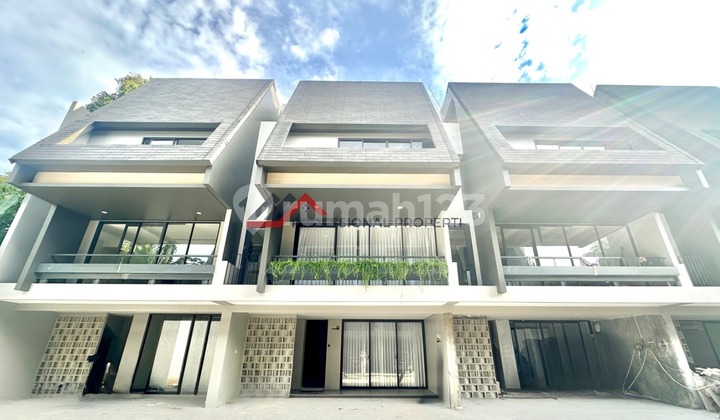Modern Tropical New House in Kemang Dalam, South Jakarta