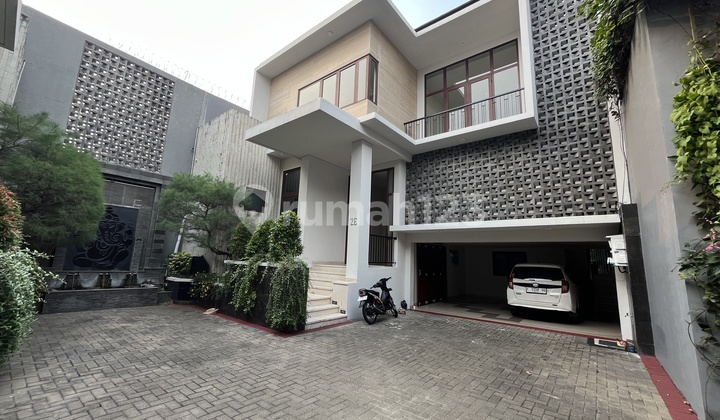 Luxury House in a Complex in Kemang, South Jakarta Luxury House in a Complex in Kemang, South Jakarta