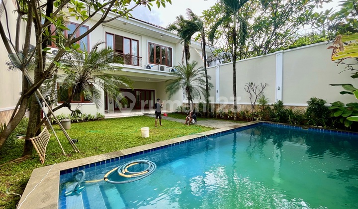 Rumah Mewah di Kemang Lingkungan Sangat Tenang Lokasi Strategis 2