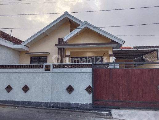 Rented House Already Renovated Furnished in Kori Nuansa Ungasan Block VI / 3 Ungasan, Badung 1