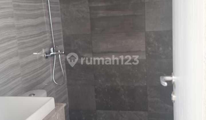JUAL RUGI Rumah Baru Bagus Semi Furnished PPJB, JGC Cakung Jakarta Timur 2