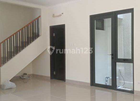 Rumah Dekat Kampus Umn Dan Tol Serpong Dengan View Danau, Premium Attic 2