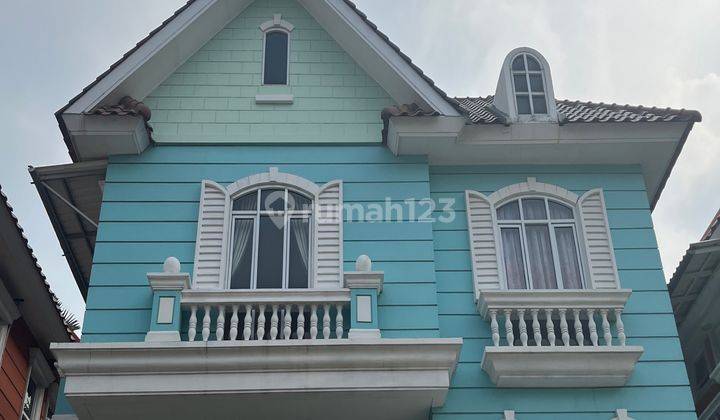 Rumah semi furnish design eropa, sangat dekat dengan area kuliner dan bisnis  1