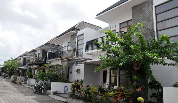Rumah 2 Lt Disewawan Di Pemogan Denpasar Bali Siap Huni Luas Tanah 200 M² Luas Bangunan 280 M² Kamar Tidur 3+1, Kamar Mandi 3+1, Ruang Keluarga R Tamu Luas Teras Depan Dan Belakang 2 Ac Listrik 3300sumur Bor Security 24 Jam.  1