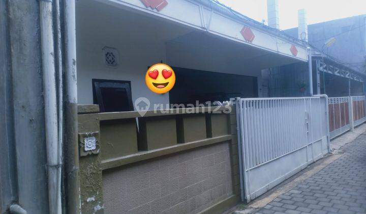Rumah 2 Lt Disewawan Di Pemogan Denpasar Bali Siap Huni Luas Tanah 200 M² Luas Bangunan 280 M² Kamar Tidur 3+1, Kamar Mandi 3+1, Ruang Keluarga R Tamu Luas Teras Depan Dan Belakang 2 Ac Listrik 3300sumur Bor Security 24 Jam.  2