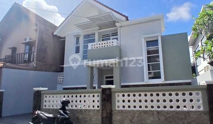 Rumah 2 Lantai 3 Kamar Tidur Semi Furnish di Sesetan 2